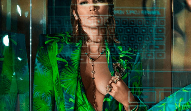 Jennifer Lopez con nueva versión del look Versace que usó en el 2000.