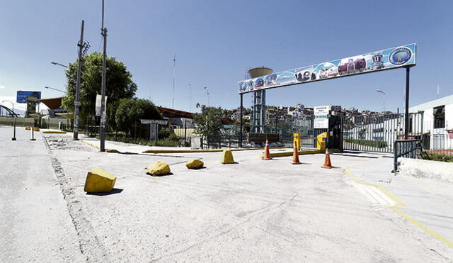 terminal fantasma. Pandemia daña economía de empresarios transportistas de Arequipa. Del Terrapuerto y del Terminal Terrestre no sale ningún bus.