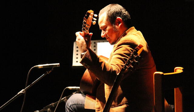 Rolando Carrasco Segovia, concertista de guitarra.