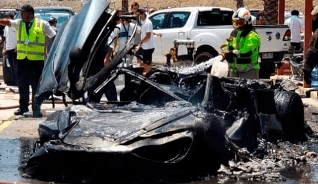 McLaren se incendia en Feria de Automóviles en Chile. (Foto: Chile)