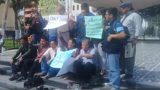 Chiclayo: periodistas protestan en contra de la corrupción y Ley Mordaza [VIDEO]