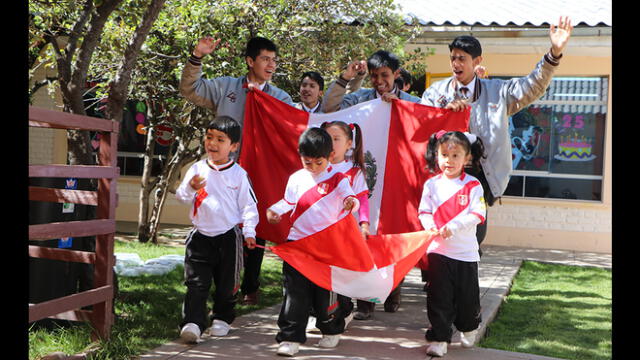 Niños de Colegios Zárate envían apoyo a Paolo Guerrero