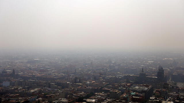 Lluvia con granizo da respiro a Ciudad de México en emergencia ambiental