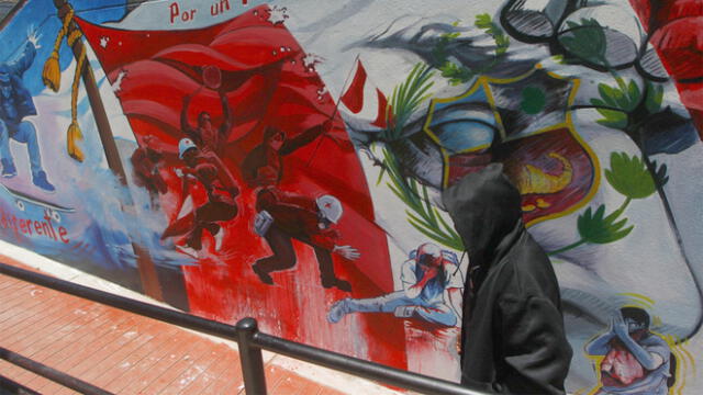 Puno. Mural se encuentra a escaza distancia del lago Titicaca. Foto: Carlos Cisneros