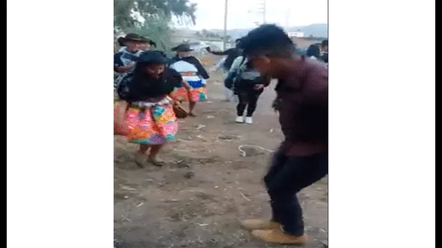 Jóvenes que fueron captados bailando huaylas generan la admiración de usuarios en redes [VIDEO]