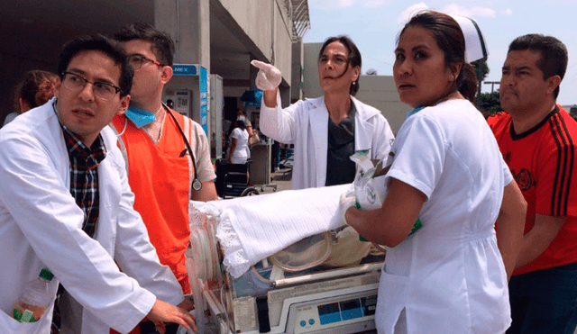 Bebé nació en medio de los escombros del terremoto en México [VIDEO]