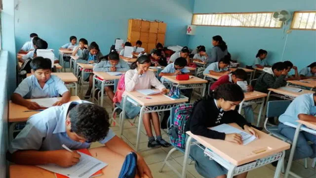 Piura: premian a 470 docentes por su compromiso en el sector Educación