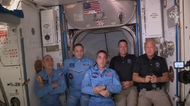 Astronautas ingresan a la Estación Espacial. | Foto: NASA