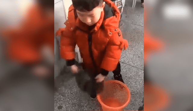 Facebook viral: niño enseña la forma correcta de colocar una bolsa de basura en los tachos [VIDEO]