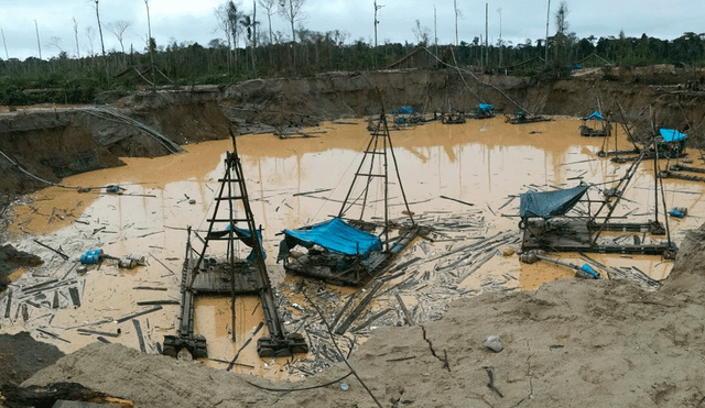 Madre de Dios: destruyen 30 motores y 15 balsas utilizadas para la minería ilegal