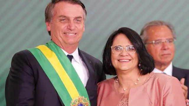 Brasil: Ministra evangélica de Bolsonaro propone que "niñas vistan de rosa y niños de azul"