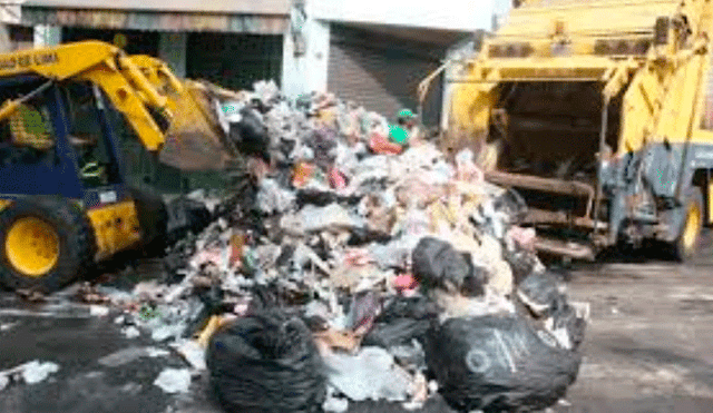 Año Nuevo 2018: remueven 90 toneladas de basura entre Cercado y La Victoria [VIDEO]