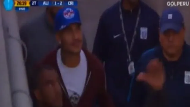 Alianza Lima vs Cristal: Paolo Guerrero se retiró de Matute tras disturbios en el estadio [VIDEO]
