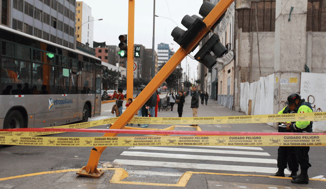 Otro bus turístico provoca accidente en Lima: se choca con unidad del Metropolitano