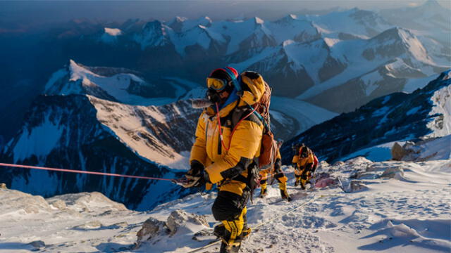 Renan Ozturk, fotógrafo y montañista, participó en la realización del documental Perdidos en el Everest. Foto: NatGeo.