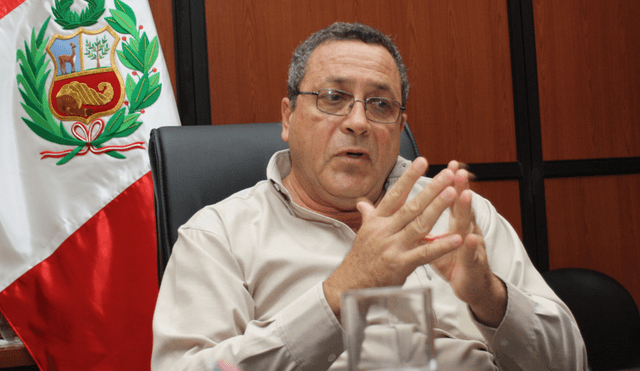 Exviceministro Atkins se reunió entre "12 a 15 veces" con Roberto Vieira