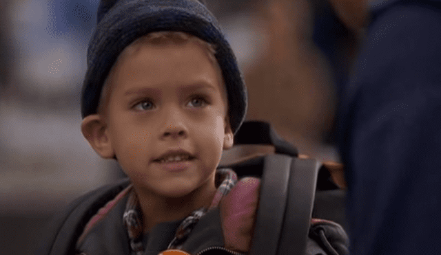 El pequeño Cole Sprouse, de 7 años, compartía el rol con su hermano gemelo Dylan.
(Foto: Captura "Un papá genial")