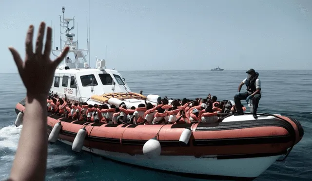 El Aquarius y dos barcos italianos parten hacia Valencia con 630 inmigrantes