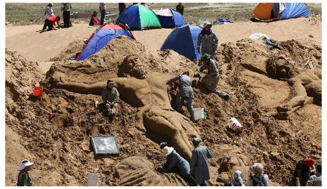 Artistas peruanos y bolivianos realizaron en arena esculturas de Cristo