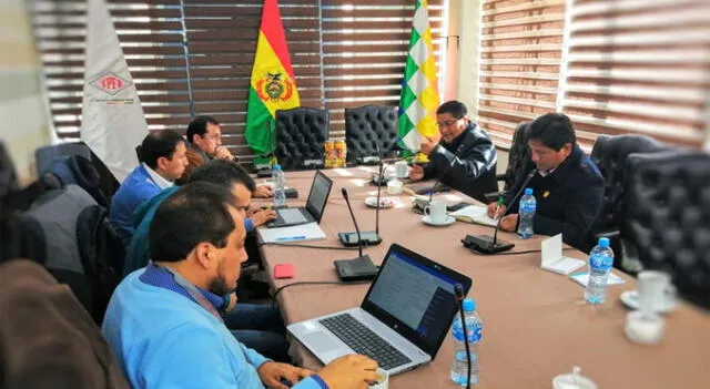 La Paz - Bolivia. Durante reunión entre autoridades de Moquegua y Tacna con los ejecutivos de YPFB ultimando detalles para llegada de gas boliviano.