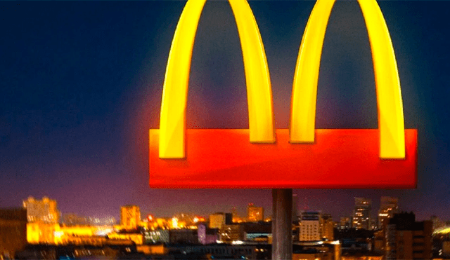 McDonald’s de Brasil modificó su logotipo para incentivar a los consumidores a mantenerse seguros en sus casas ante COVID-19.
