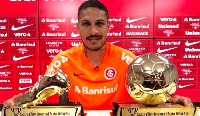 El capitán de la selección peruana fue galardonado este martes con los premios al mejor jugador y goleador de la Copa Brasil con la camiseta del Internacional de Porto Alegre.