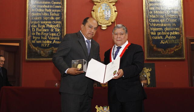 Ángel Páez reconocido como Alumno Destacado de la U. de San Marcos