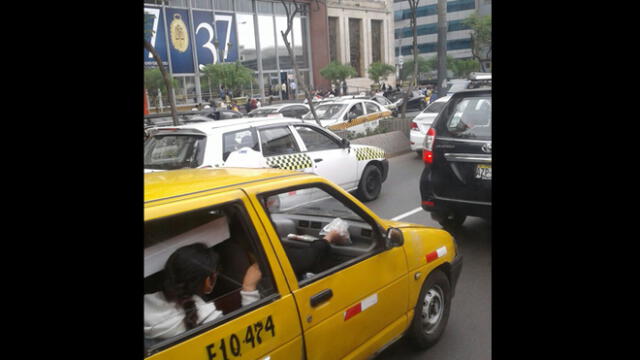 Reportan congestión vehicular en la avenida Abancay
