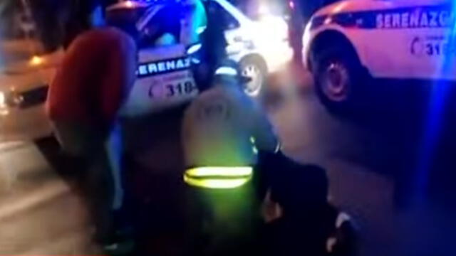 Cercado de Lima: Irresponsable chofer atropella a ciclista y se da a la fuga[VIDEO]