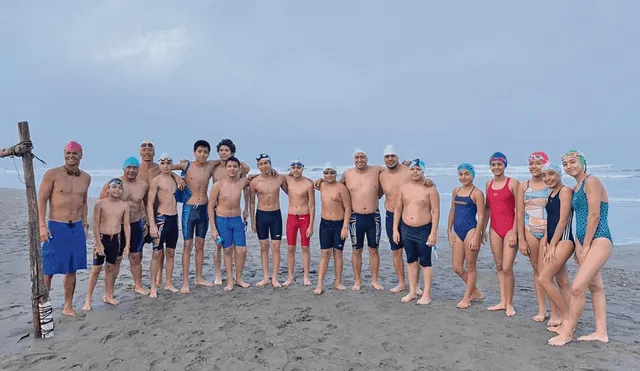 Listos. Grupo de nadadores que ha confirmado su participación y se entrena en Pimentel.