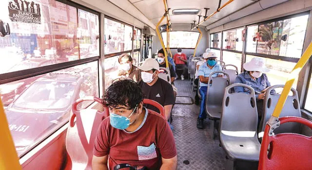 peligro. Combis y buses volverán a llevar 100% de viajeros.