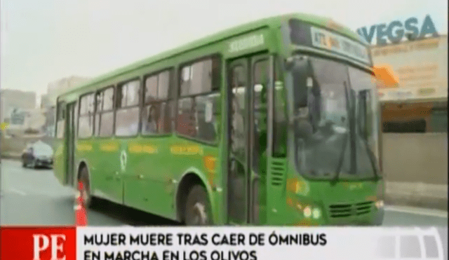 Los Olivos: Mujer fallece cayendo de bus cuando intentaba bajar al paradero [VIDEO]