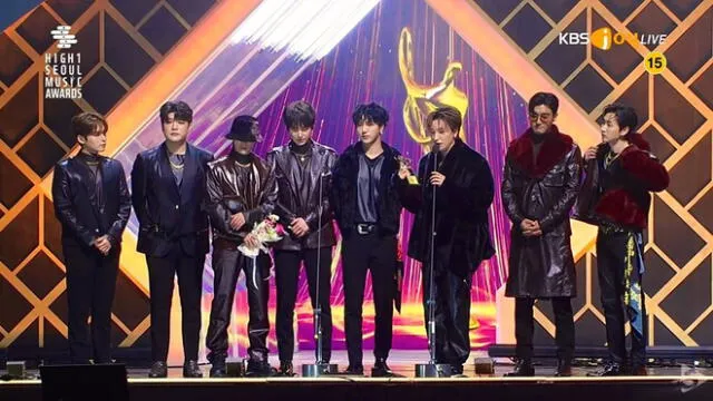Super Junior recogió el premio Bonsang.