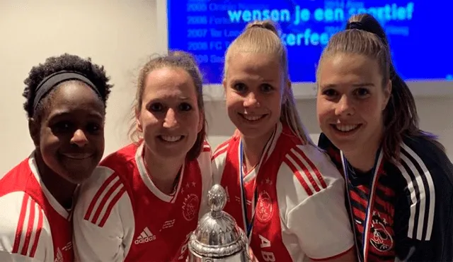 Ajax: Edwin van der Sar firma convenio que beneficia al equipo femenino