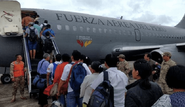 Papa Francisco: fieles son transportados a Puerto Maldonado por avión de la FAP