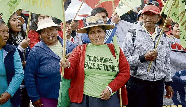 Defensa. Las mujeres estuvieron presentes en la movilización.