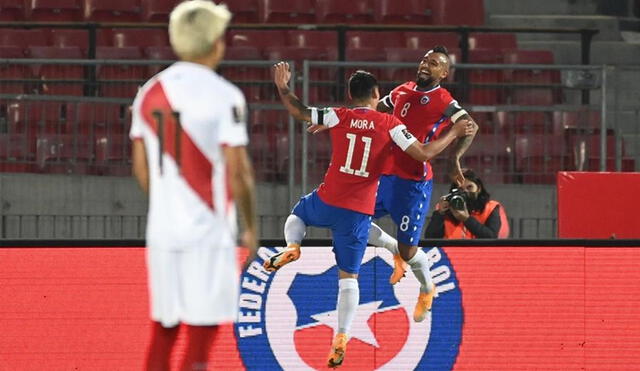 Arturo Vidal castigó la displicencia de Perú con dos goles en el primer tiempo. Foto: EFE