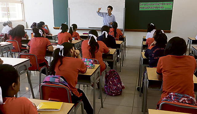 MEF incrementa remuneración a 238 mil profesores nombrados 