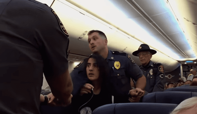 YouTube: mujer fue echada por la fuerza de un avión porque dijo que era alérgica a los perros [VIDEO]
