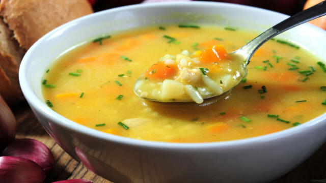 Bajas temperaturas: Recomiendan no dar sopa a menores de un año