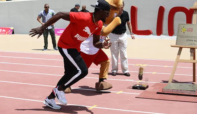 Usain Bolt marco su huella en la nueva pista atlética de la Videna [FOTOS]