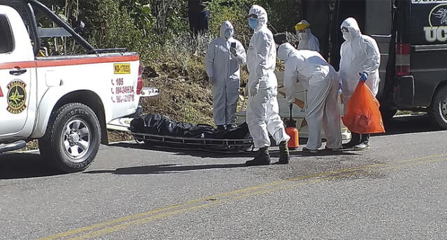 Bajo estrictas medidas de bioseguridad, recogieron a la víctima que tenía coronavirus y murió en un accidente de tránsito en Cusco.
