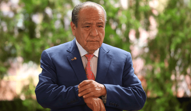 Máximo San Román retira su precandidatura presidencial para el 2021