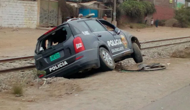Dos policías quedan graves al volcar vehículo patrullero en Chaclacayo