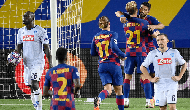 Luis Suárez marcó de penal y decretó la goleada del Barcelona sobre Napoli por los octavos de final de la Champions League. | Foto: AFP