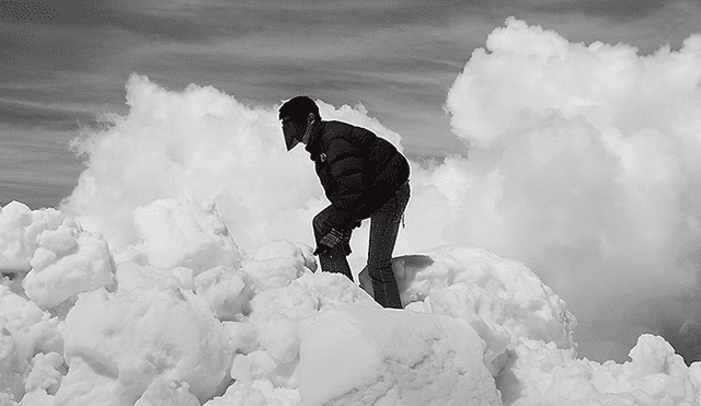 Fotografía. [Sin título], de Sharon Castellanos. Retrato en el Patrimonio de la Humanidad Jungfrau-Aletsch-Bietschhorn, Suiza.