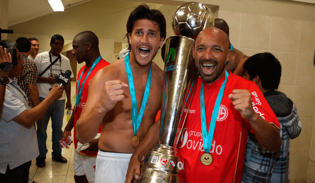 Ricardo Ciciliano festejando el único título de Juan Aurich en el fútbol peruano profesional. | Foto: GLR