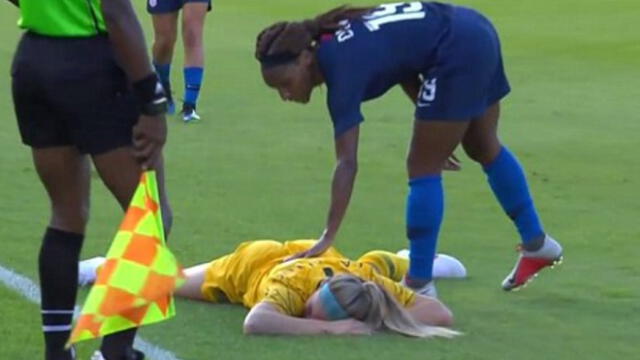 Jugadora recibe pelotazo en la cara y termina inconsciente en la cancha [VIDEO]