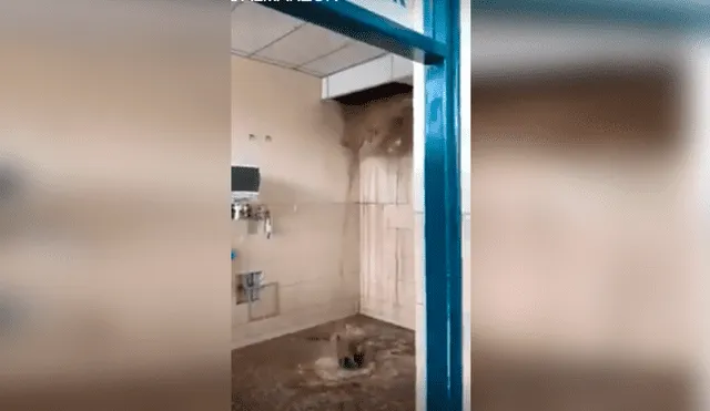 Tubería de desagüe se rompe e inunda hospital de EsSalud en Chiclayo [VIDEO]