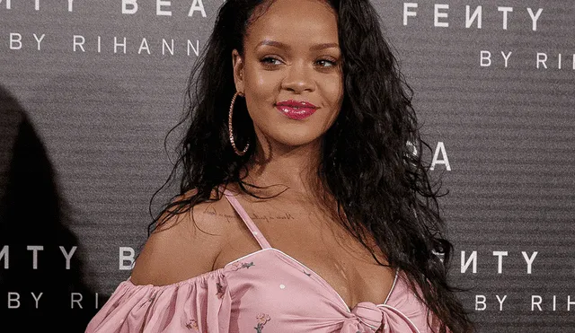 Rihanna demanda a su padre por usar su apellido como marca